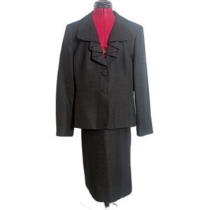 Le Suit Skirt Suit Women Size 16/18 Black 2-Piece Suit Blazer (16) & Skirt (18)
